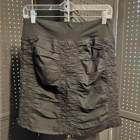 Elegant Black Gathered Mini Skirt - Picture 7 of 7